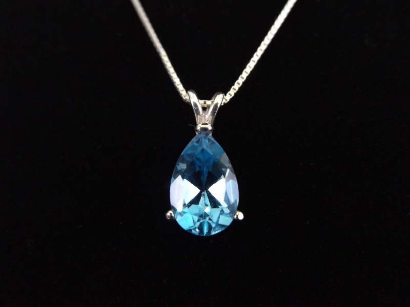 lot 20 image: .925 Sterling Silver Pear Cut Topaz Crystal&nbspPendant Necklace