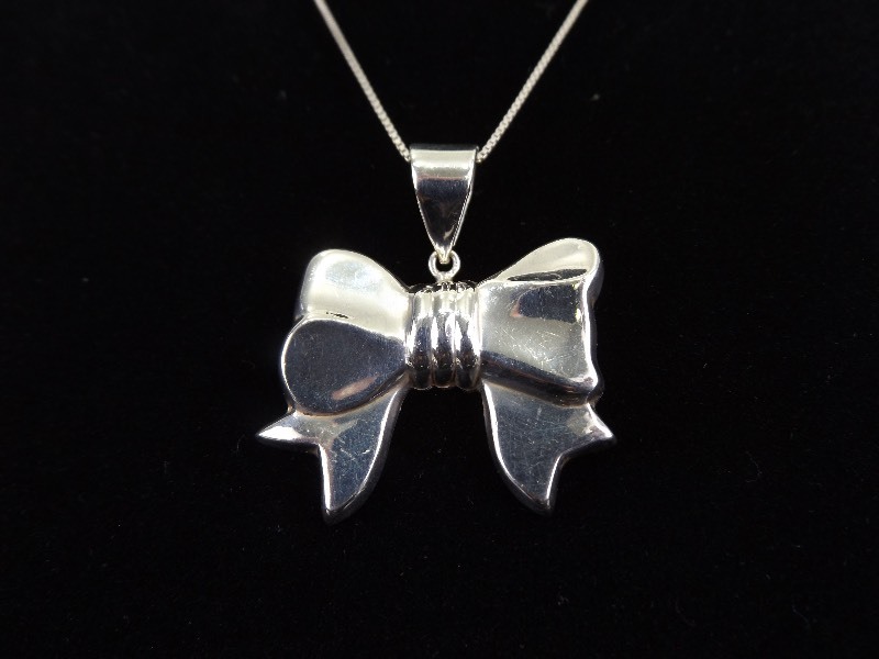 lot 39 image: .925 Sterling Silver Bow Pendant Necklace
