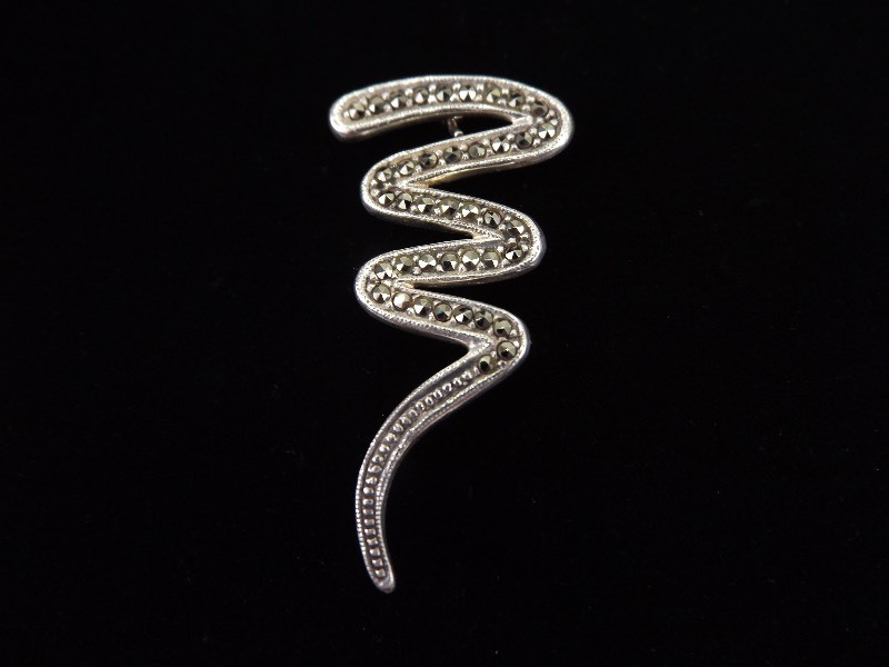lot 63 image: .925 Sterling Silver Art Nouveau Swirl Brooch