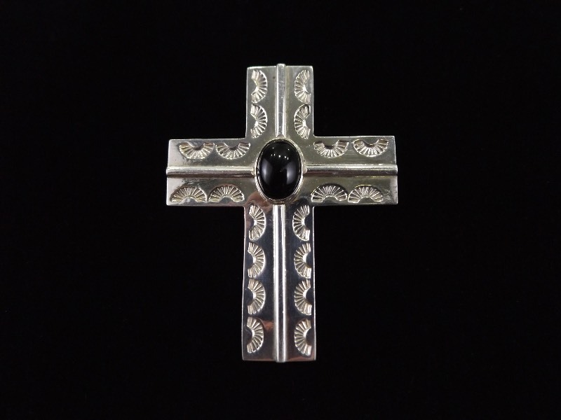 lot 65 image: .925 Sterling Silver Black Onyx Cabochon Cross Brooch