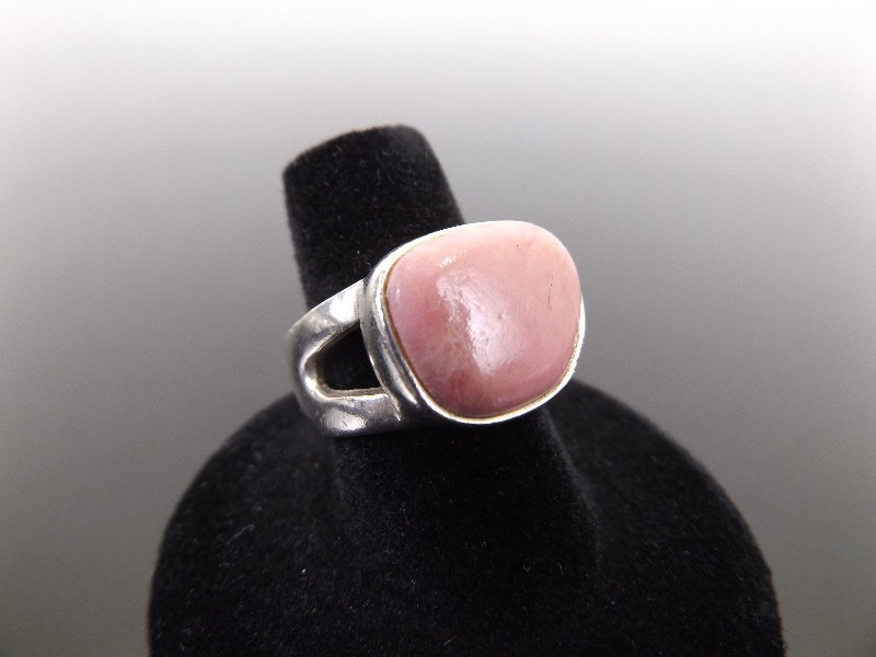 lot 78 image: .925 Sterling Silver Pink Opal Cabochon Ring Size 7.75