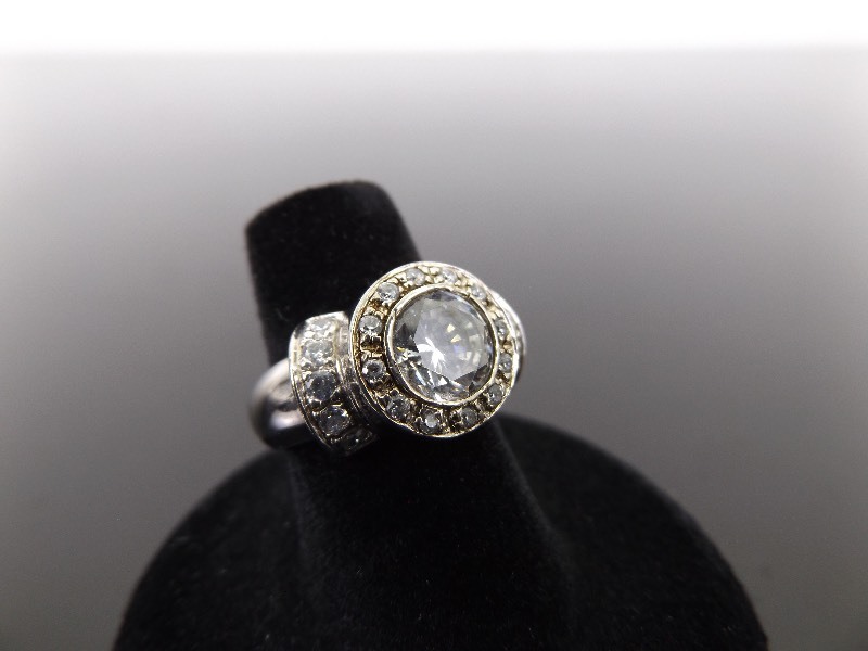 lot 86 image: .925 Sterling Silver Faceted Crystal Ring Size 6.5