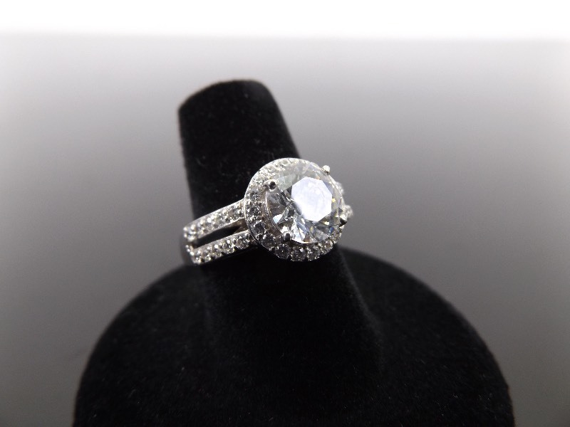lot 87 image: .925 Sterling Silver Faceted Crystal Ring Size 7.25