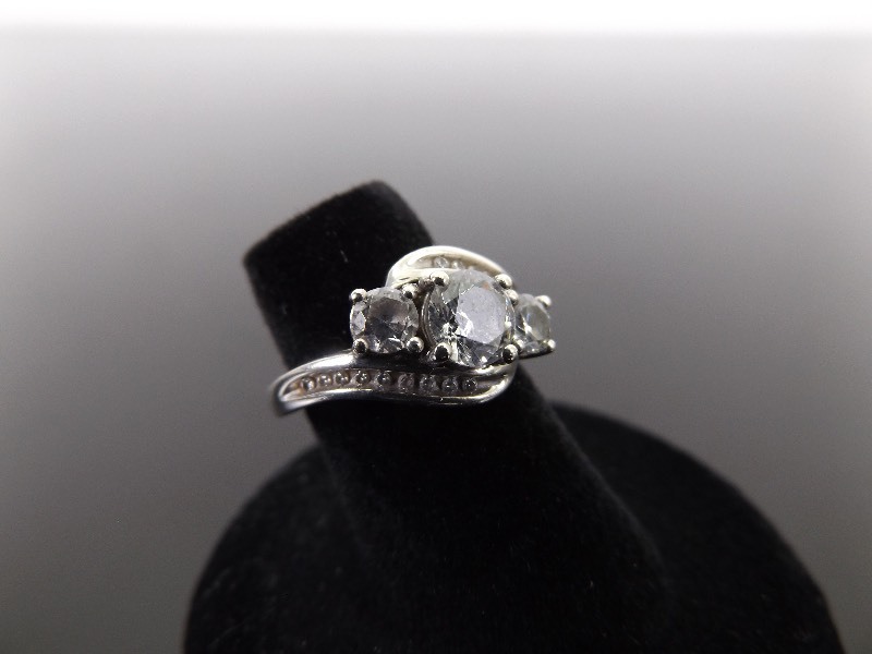 lot 88 image: .925 Sterling Silver Faceted Crystal Ring Size 5