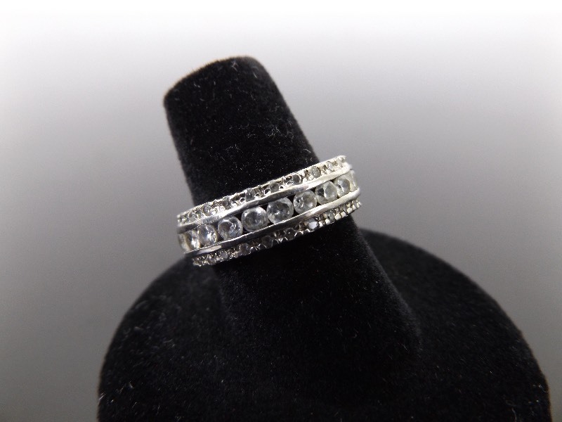 lot 92 image: .925 Sterling Silver Crystal Ring Size 7.5