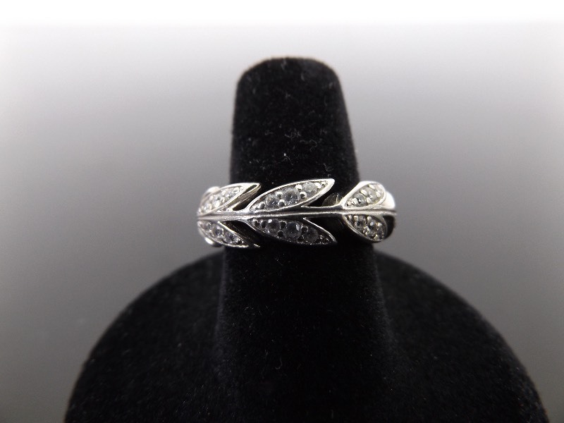 lot 93 image: .925 Sterling Silver Crystal Leaf Ring Size 7.25