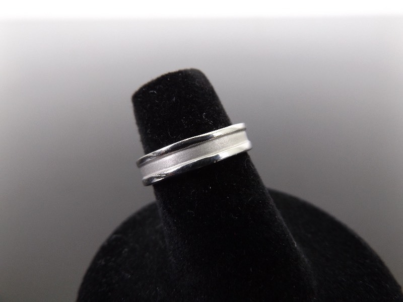 lot 99 image: .925 Sterling Silver Ring Size 5.5