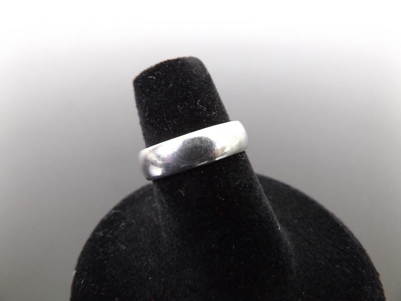 lot 100 image: .925 Sterling Silver Ring Size 6