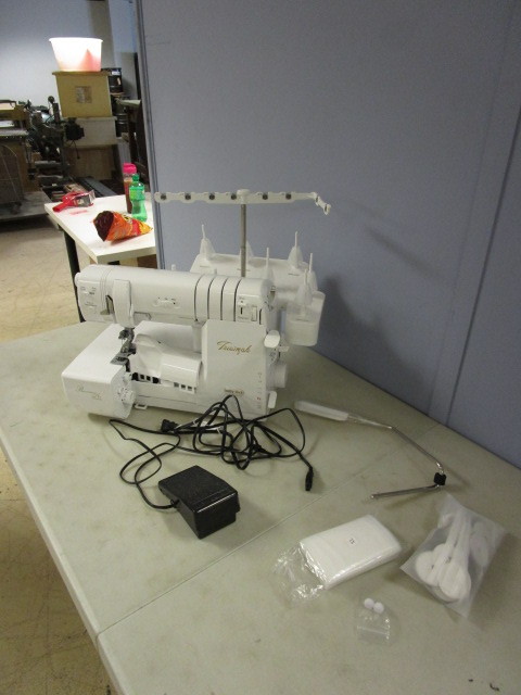 lot 408 image: BABY LOCK TRIUMPH SERGER MACHINE