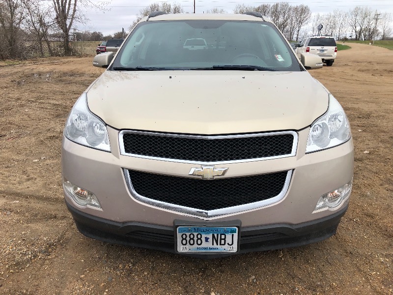 2009 TRAVERSE FWD NO RESERVE