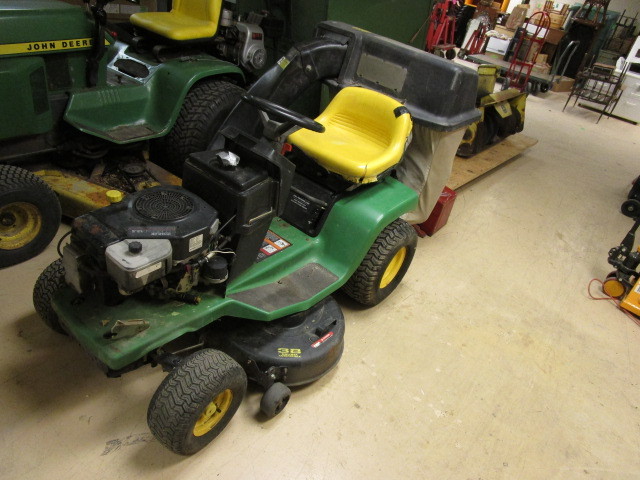 lot 502 image: JOHN DEERE RIDING MOWER