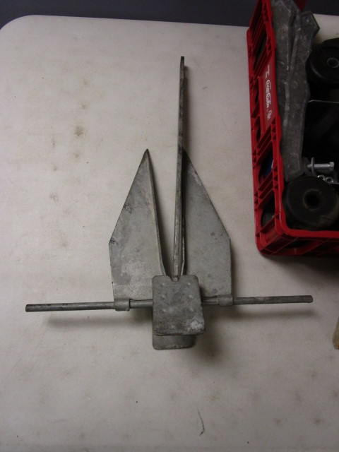 lot 532 image: ASSORTED BOAT AND MARINE ACCESSORIES