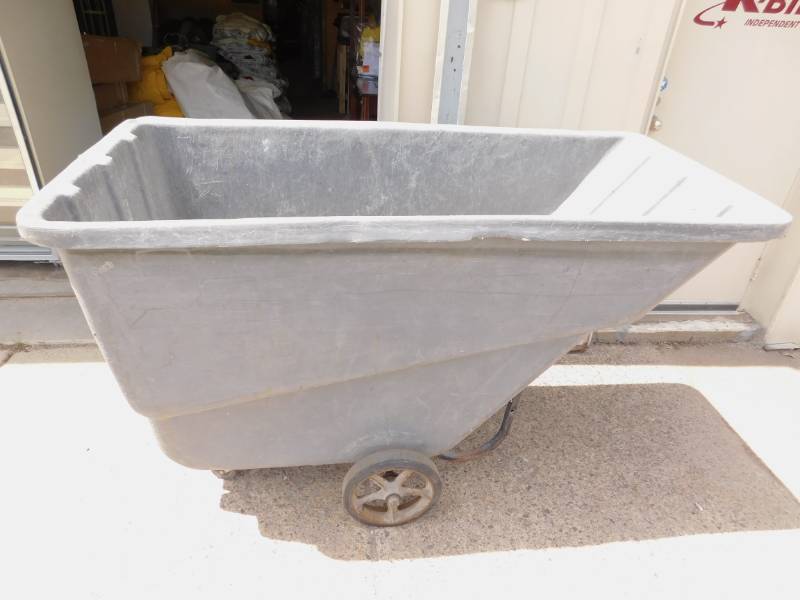 Rubbermaid Utility Tilt Truck