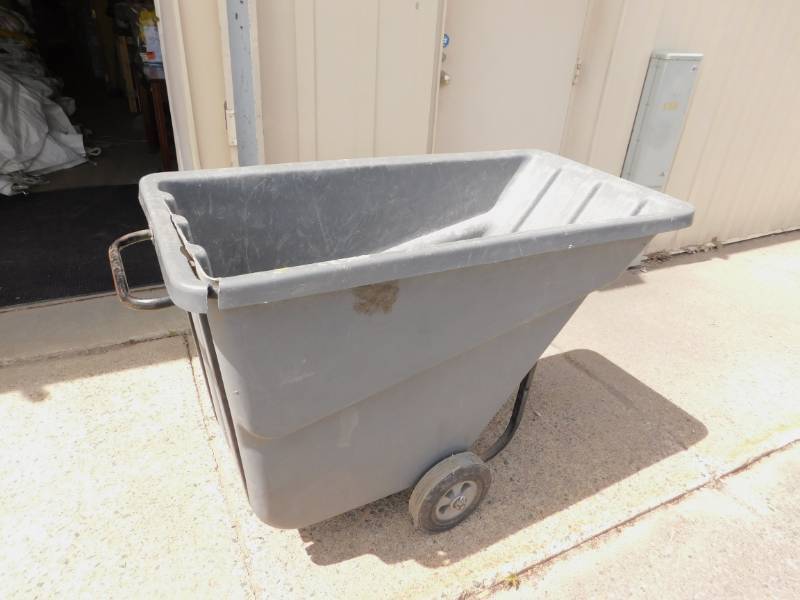 Rubbermaid Utility Tilt Truck