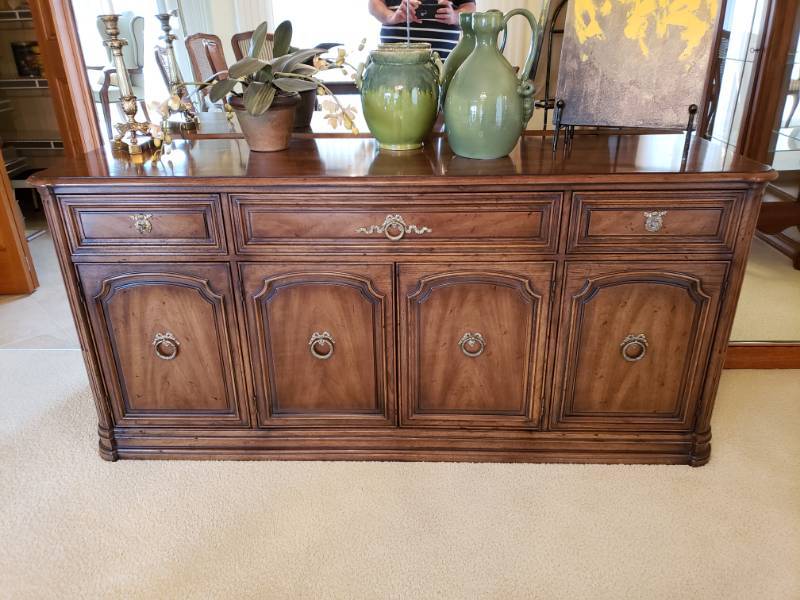 Henredon Fine Sideboard Server Buffet With Many Doors And