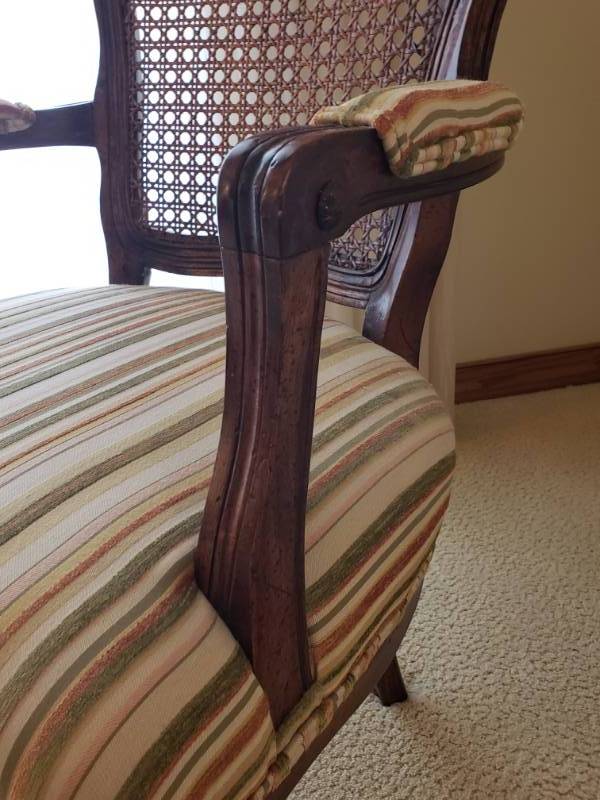 lot 13 image: Henredon Captains Chair