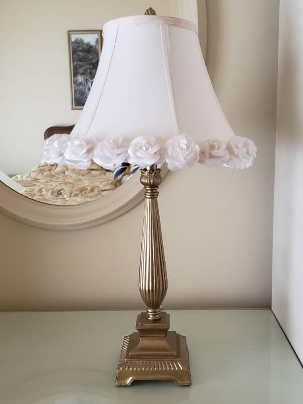 lot 16 image: Cute Rose Themed Boudoir Table Lamp
