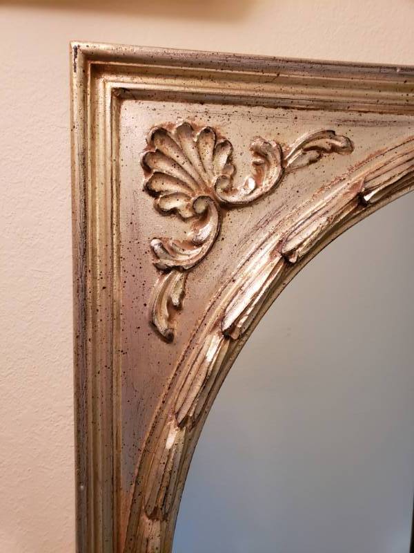 lot 23 image: Decorative Mirror