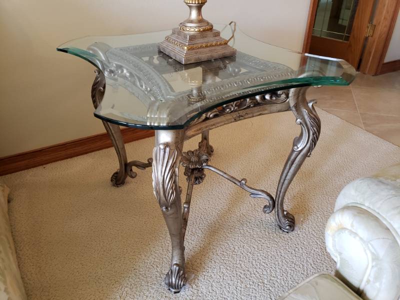lot 26 image: Designer Living Room End Table