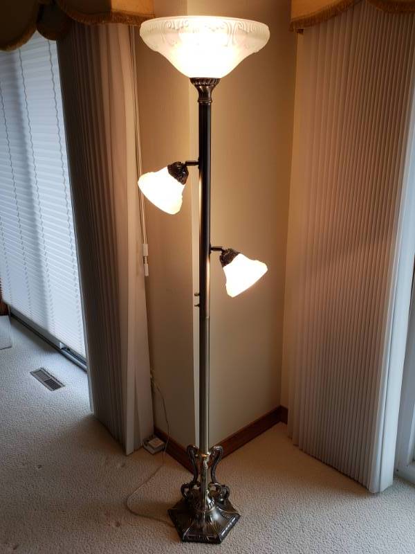 lot 31 image: High-end Floor Lamp Torchiere with Multiple Settings