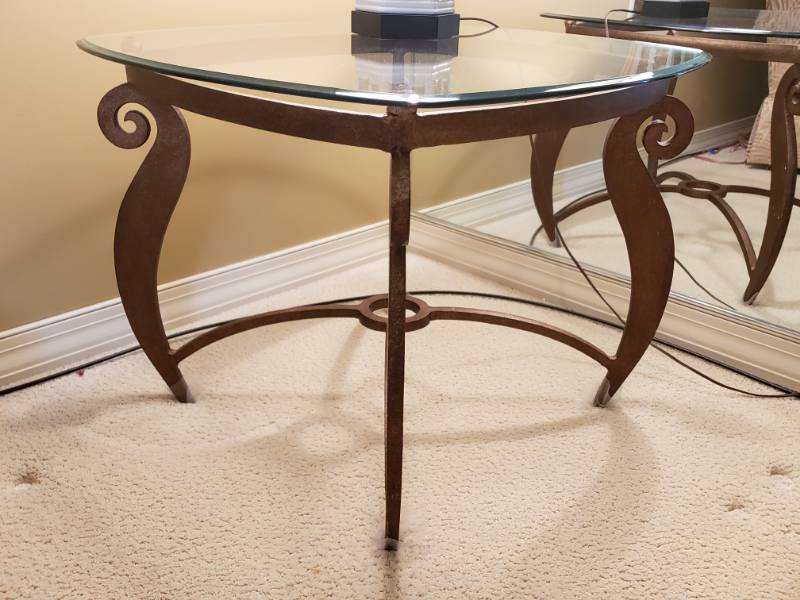 lot 38 image: Well Designed Metal and Glass End Table
