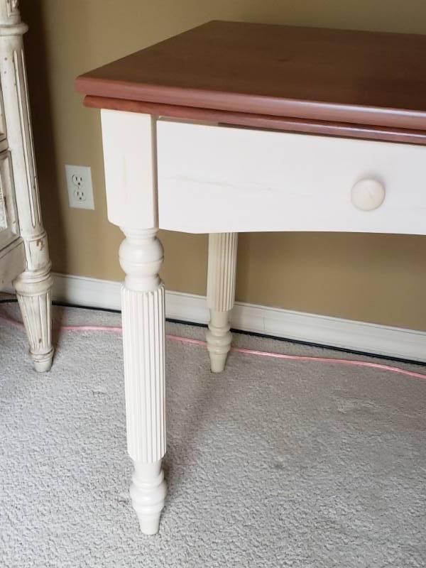 lot 41 image: Computer  Console Table with Pull Out and Fold Down Drawer