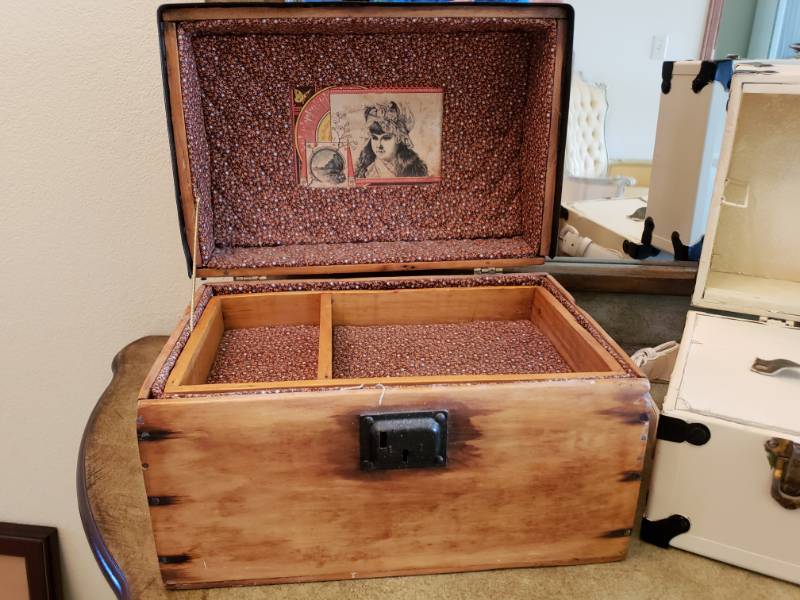 lot 50 image: (2) Antique Styled Steamer Trunk Storage Boxes, Display Boxes, Jewelry Boxes