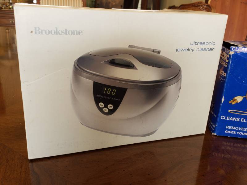 lot 59 image: Brookstone Jewelry Cleaner  Gemsonic Jewelry Cleaner