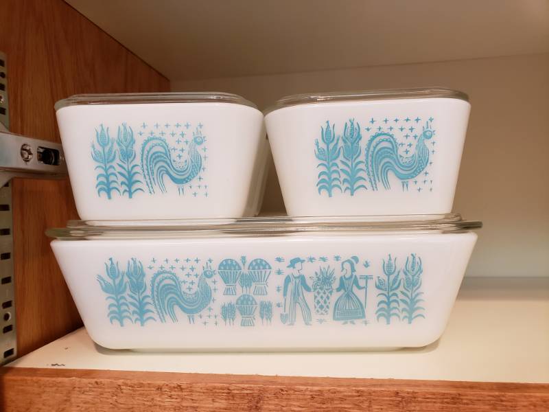 lot 64 image: Collectible Vintage Pyrex Group