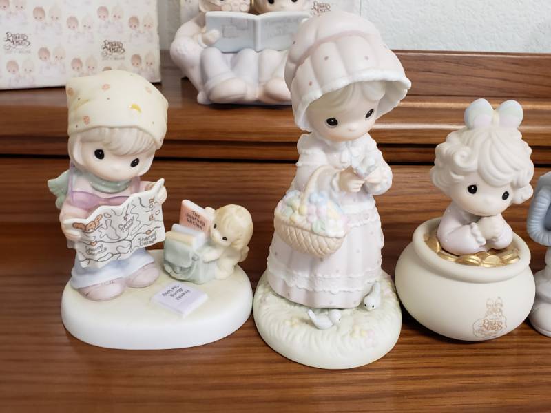 lot 94 image: (8) Precious Moments Collection