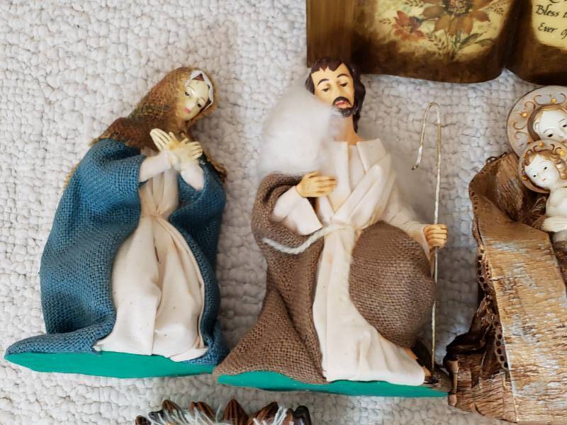 lot 96 image: Religious Group 1950s Nativity, Cherubs, Etc.