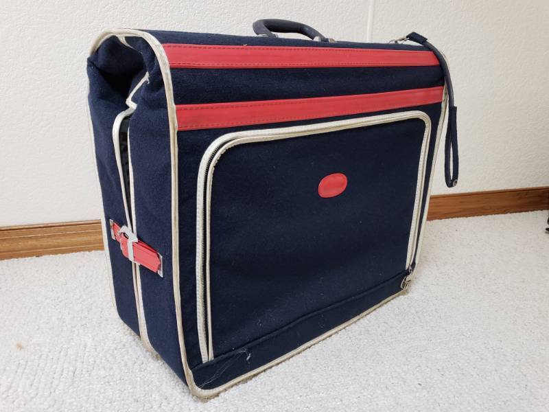 lot 114 image: Vintage Garment Bag Luggage Piece