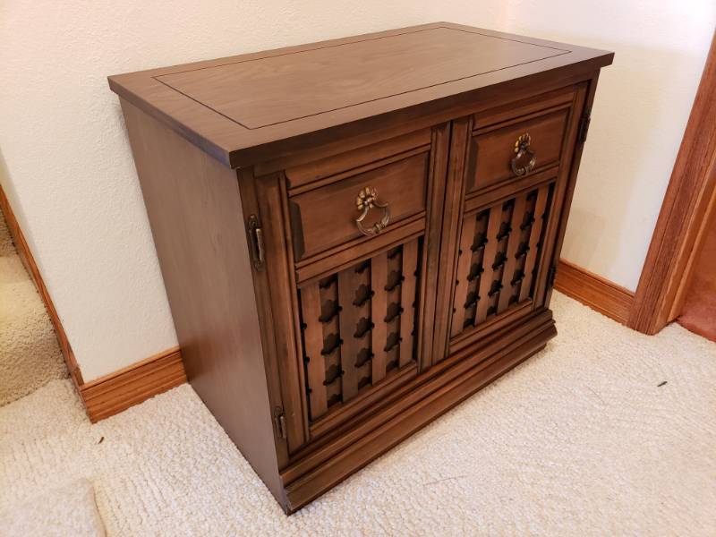 lot 119 image: Vintage Wood Cabinet