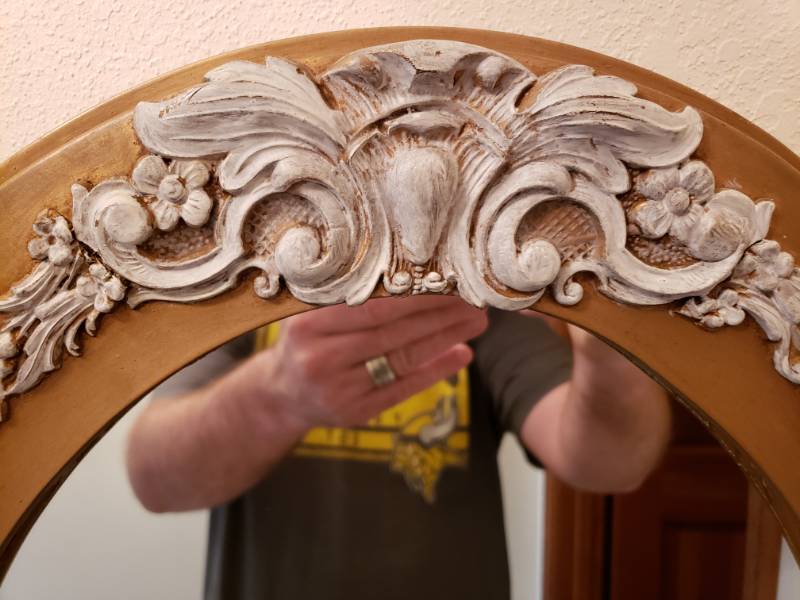 lot 120 image: Decorative Oval Mirror