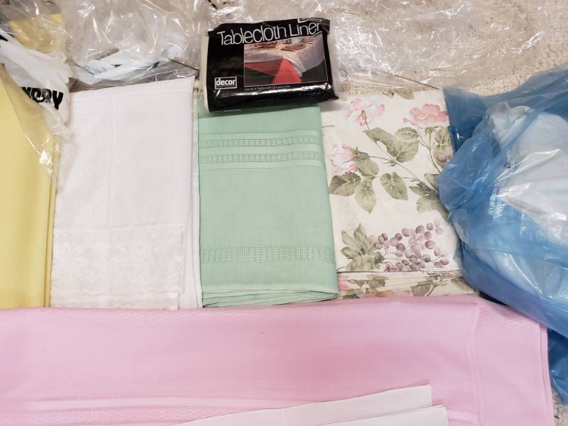 lot 142 image: Kitchen Table Cloths