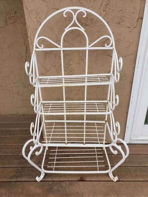lot 145 image: Metal Patio Planter
