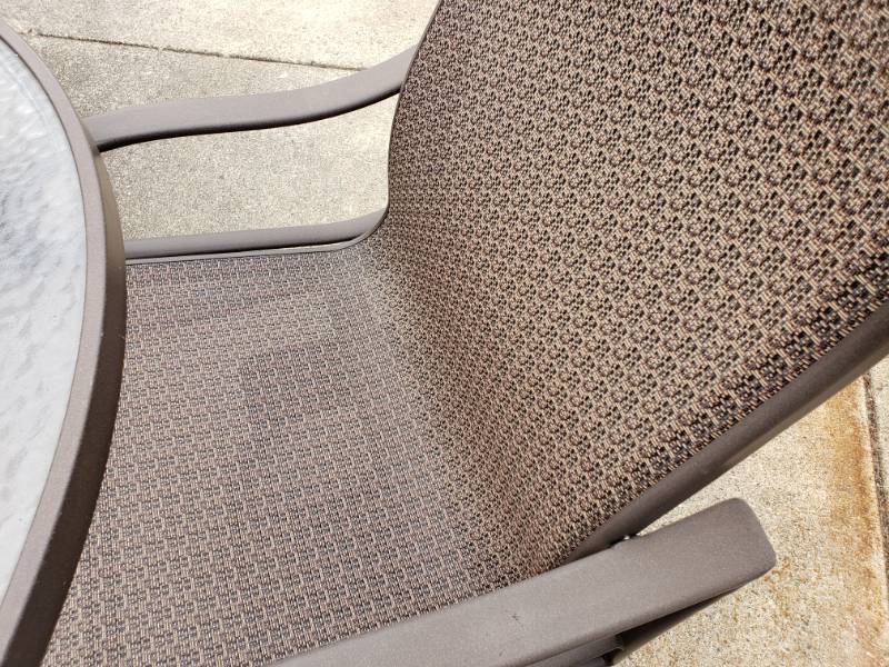 lot 147 image: (5) Piece Brown Patio Furniture Set