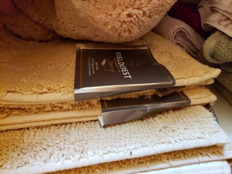 lot 172 image: Fieldcrest Bath Mats  Towels  Rexall Heat Pad Some Brand New