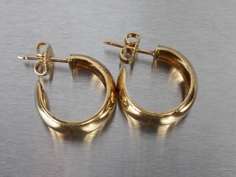 lot 0B image: 14k Yellow Gold Designer Estate Earrings