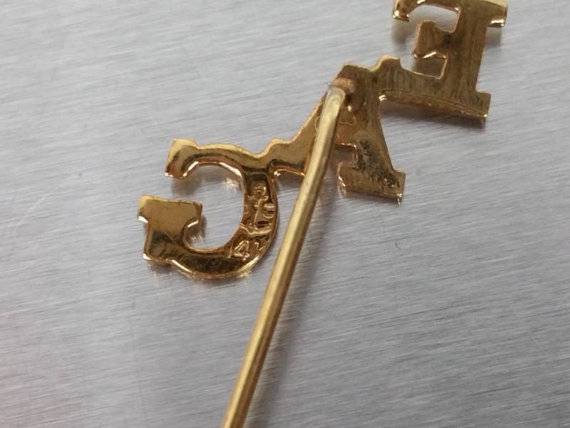 lot 0D image: EAG 14k Yellow Gold Lapel Pin