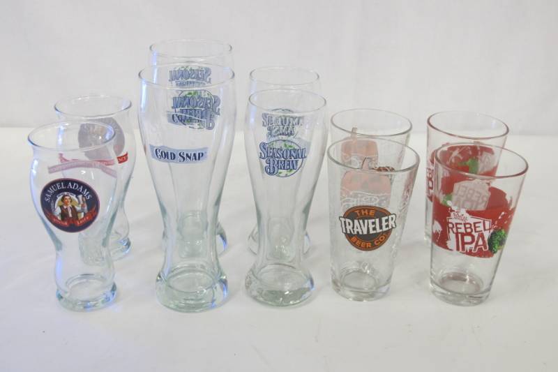 lot S4 image: Lot of 10 Glass Sam Adams Branded Beer Pints and Pilsner Glasses