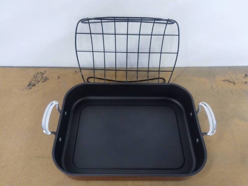 lot 6 image: Nordic Ware extra Large Roaster with Rack extra Large