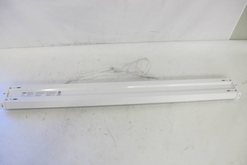 lot 30 image: Feit 4 Linkable LED Shop Light - 2 Tubes With Pull String - No Mounting Hardware