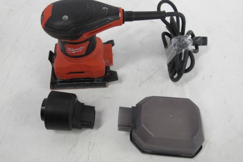 lot 45 image: Milwaukee 3 Amp 14 Sheet Corded Palm Sander - 6033-21 - UsedWorks