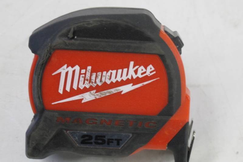 lot 131 image: Milwaukee 25 ft. Premium Magnetic Tape Measure