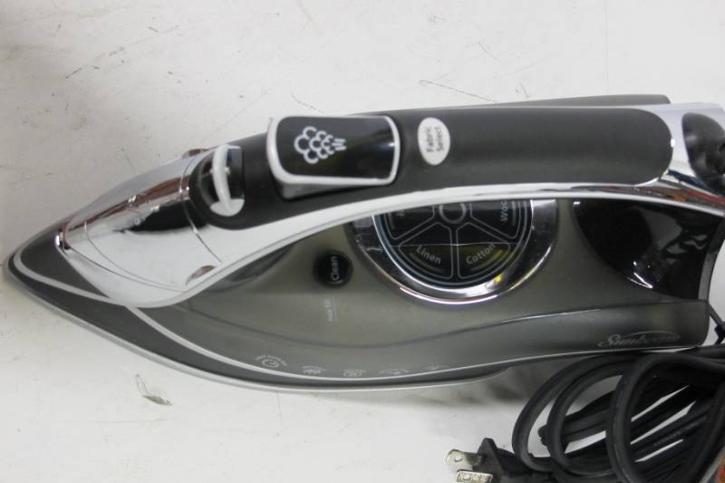 lot 90 image: Sunbeam Aero Ceramic Digital Iron