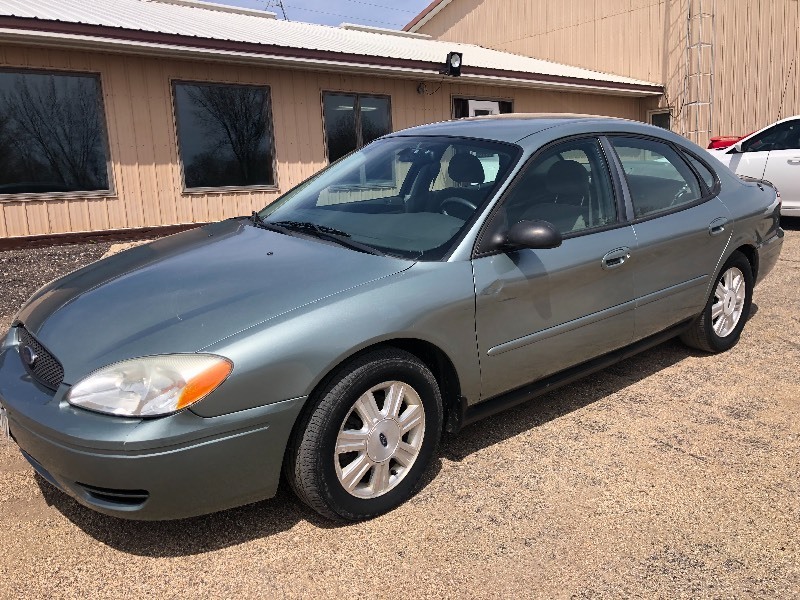 lot 9 image: 2005 FORD TAURUS NO RESERVE