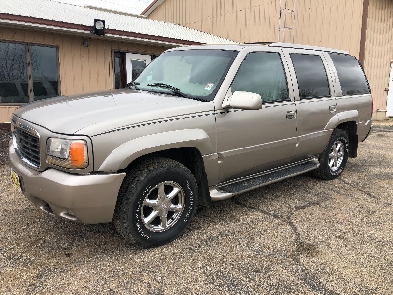 lot 21 image: 2000 CADILLAC ESCALADE 4X4 NO RESERVE