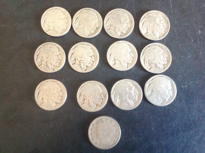 1911 V Nickle & 12 Buffalo Nickles