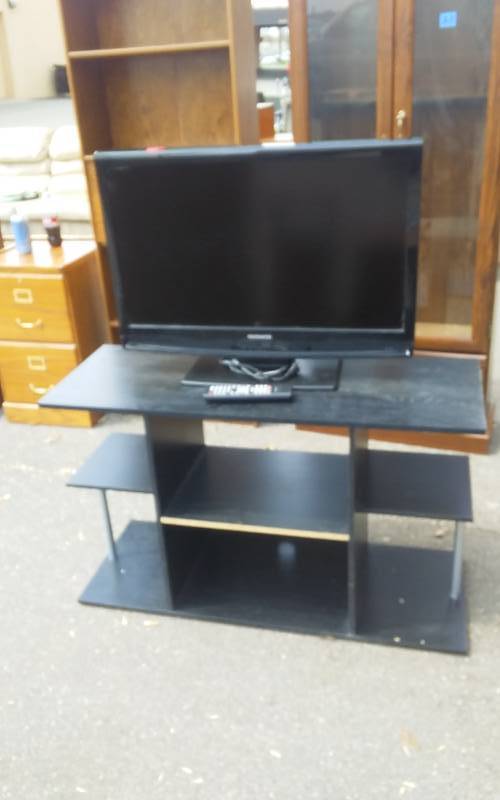lot 32 image: Magnavox 32 Flat Screen TV (Works) With Stand
